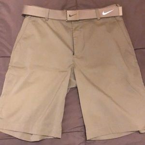 Like new men’s Nike golf shorts